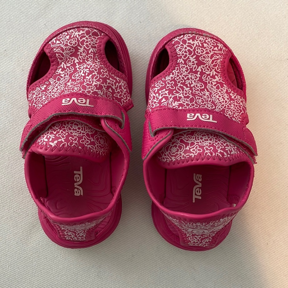 Little girls TEVA summer shoes!